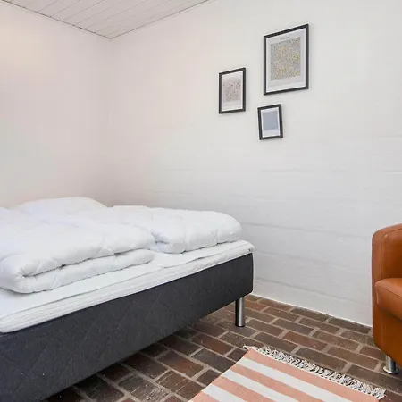 8 Person In Romo-by Traum * Kongsmark