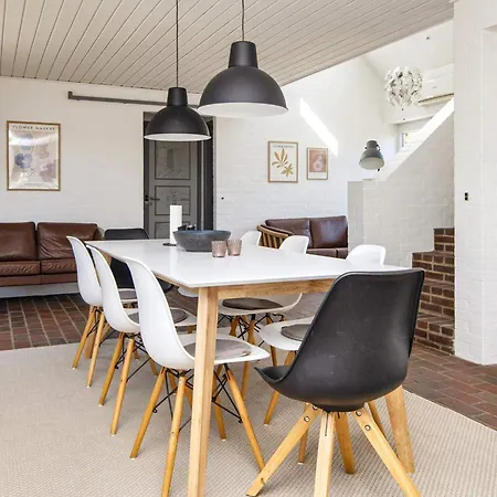 8 Person In Romo-by Traum * Kongsmark